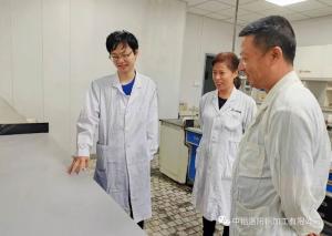 辦實(shí)事  贏(yíng)贊許